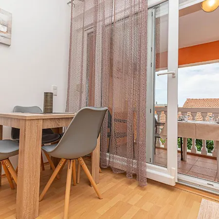Awesome Apartment In Vodice With Kitchen *